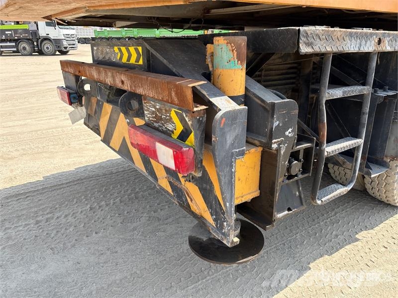 Kato NK300VR 30 ton 6x4 Hydraulic Truck Crane Kranovi sa gusjenicama