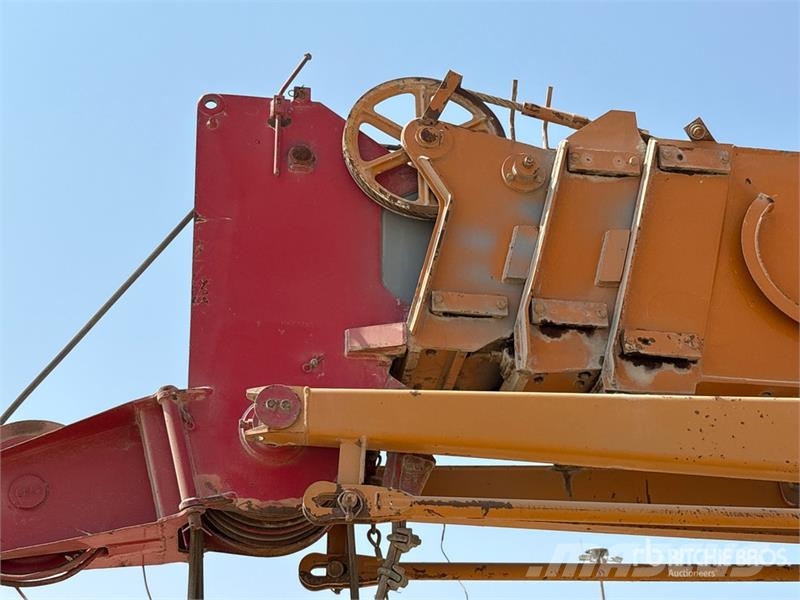 Kato NK300VR 30 ton 6x4 Hydraulic Truck Crane Kranovi sa gusjenicama