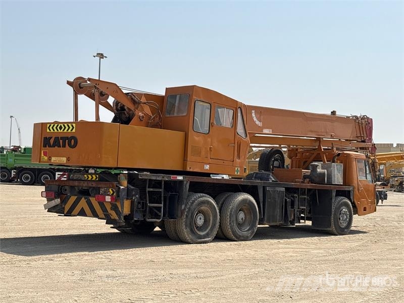 Kato NK300VR 30 ton 6x4 Hydraulic Truck Crane Kranovi sa gusjenicama