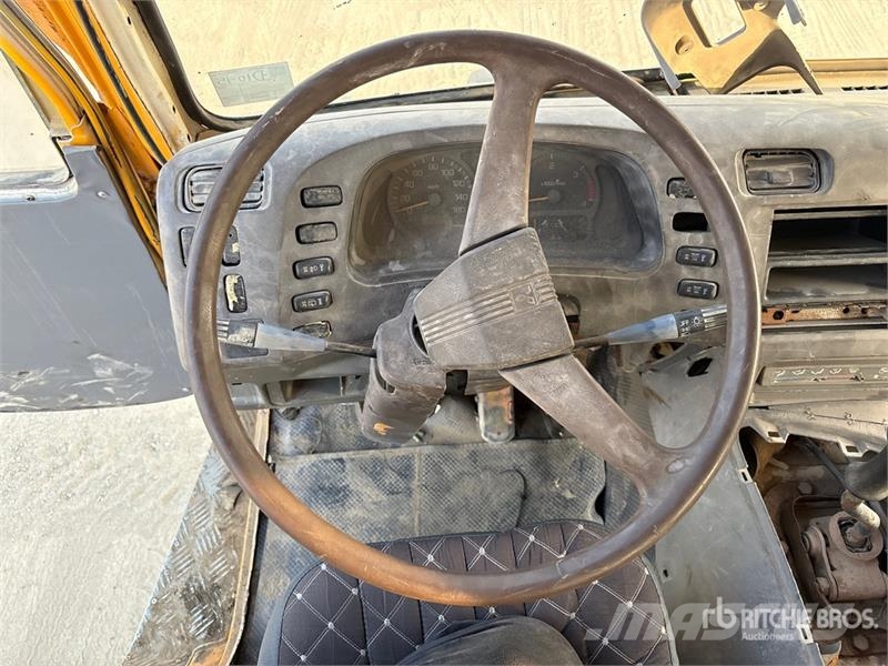 Kato NK550VR 55 ton 8x4x4 Hydraulic Truck Crane رافعات مجنزرة