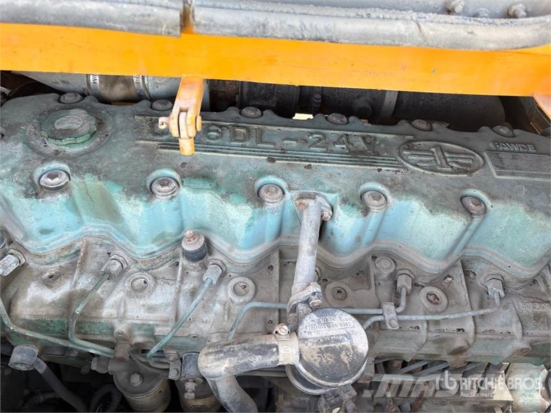 Kato NK550VR 55 ton 8x4x4 Hydraulic Truck Crane رافعات مجنزرة