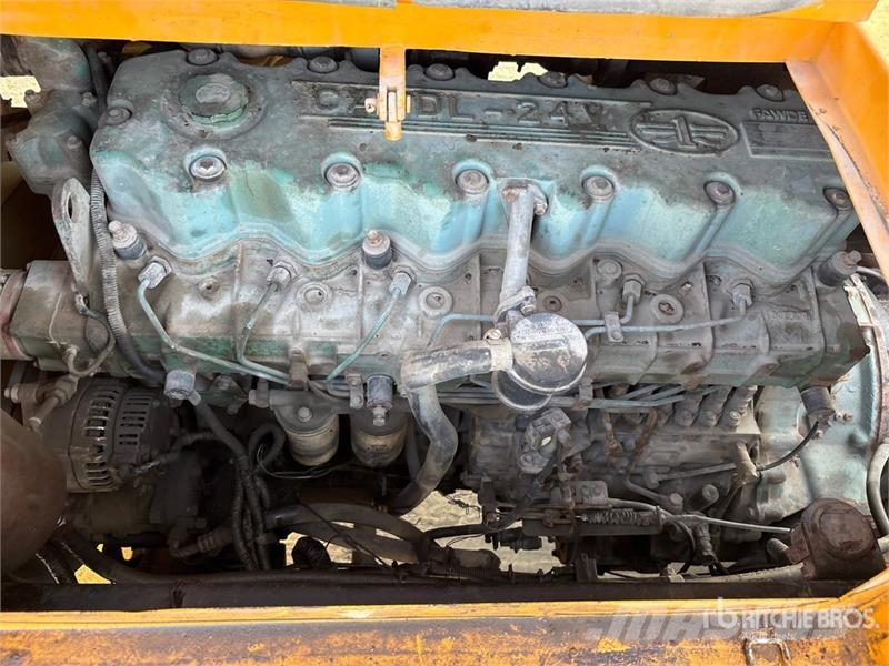 Kato NK550VR 55 ton 8x4x4 Hydraulic Truck Crane رافعات مجنزرة