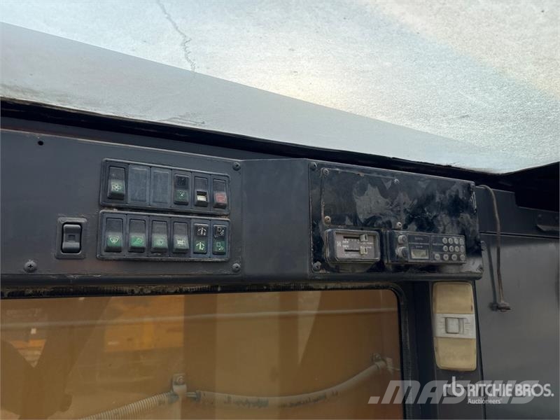 Kato NK550VR 55 ton 8x4x4 Hydraulic Truck Crane رافعات مجنزرة