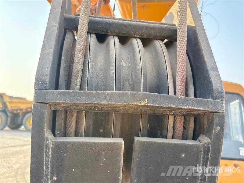 Kato NK550VR 55 ton 8x4x4 Hydraulic Truck Crane رافعات مجنزرة