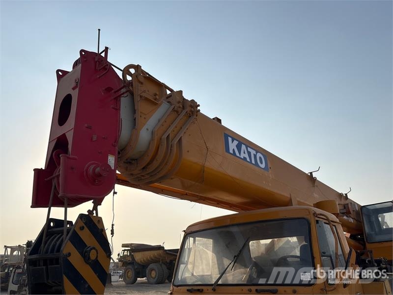 Kato NK550VR 55 ton 8x4x4 Hydraulic Truck Crane رافعات مجنزرة