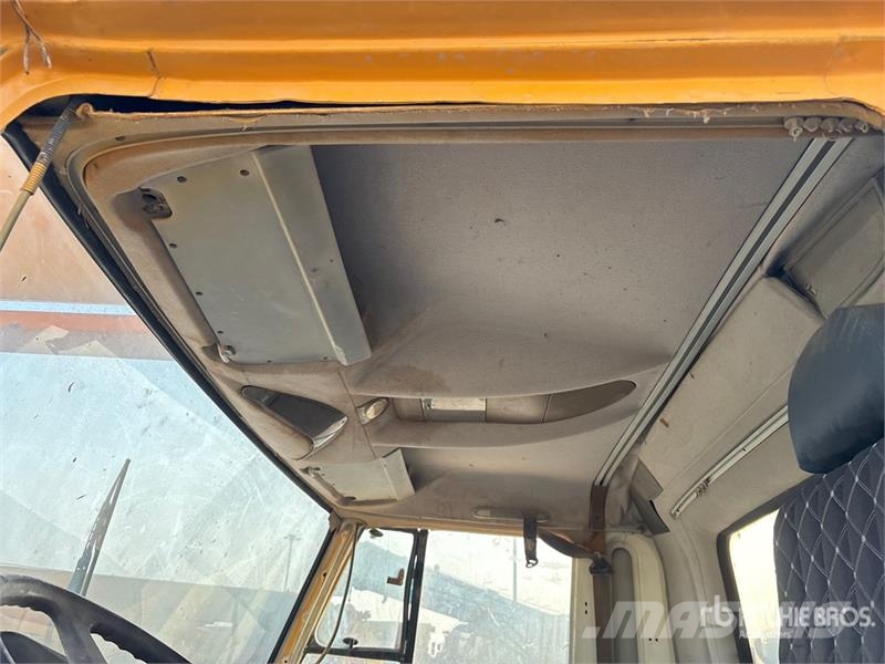 Kato NK550VR 55 ton 8x4x4 Hydraulic Truck Crane رافعات مجنزرة