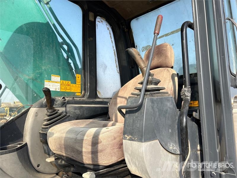 Kobelco SK210HDLC-8 Tracked Excavator Roomikekskavaatorid