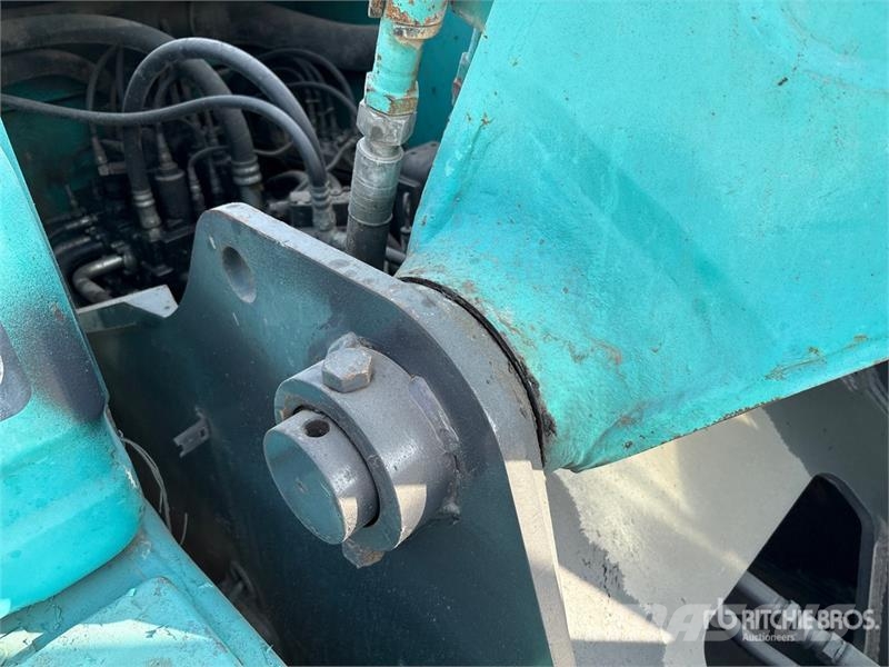 Kobelco SK210HDLC-8 Tracked Excavator Roomikekskavaatorid