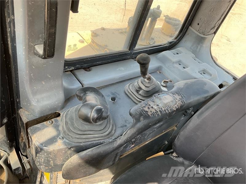 Komatsu D155A-6R Crawler Dozer Buldooserid