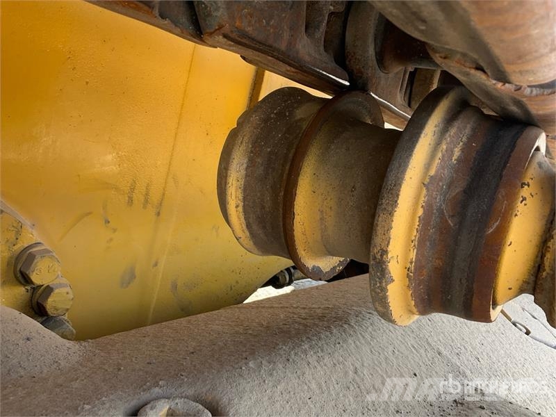 Komatsu D155A-6R Crawler Dozer Buldooserid