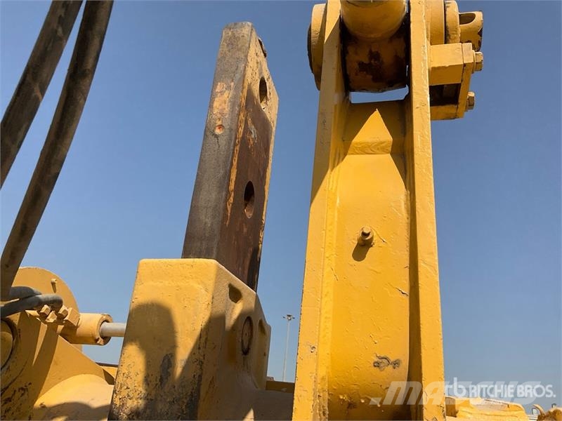 Komatsu D155A-6R Crawler Dozer Buldooserid