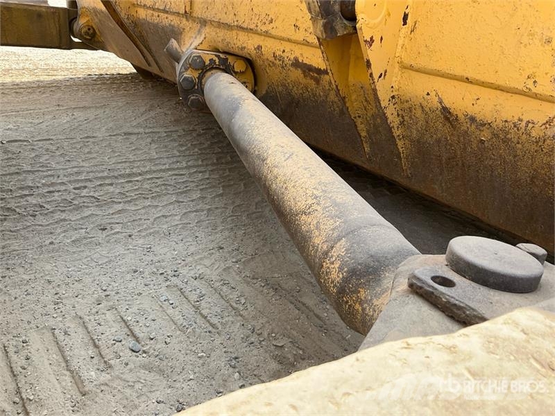 Komatsu D155A-6R Crawler Dozer Buldooserid