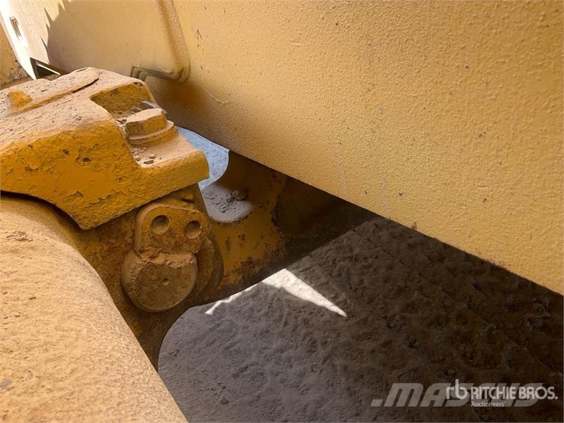 Komatsu D155A-6R Crawler Dozer Buldooserid