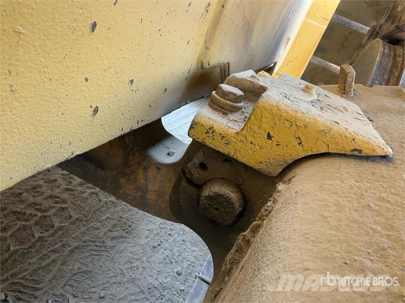 Komatsu D155A-6R Crawler Dozer Buldooserid