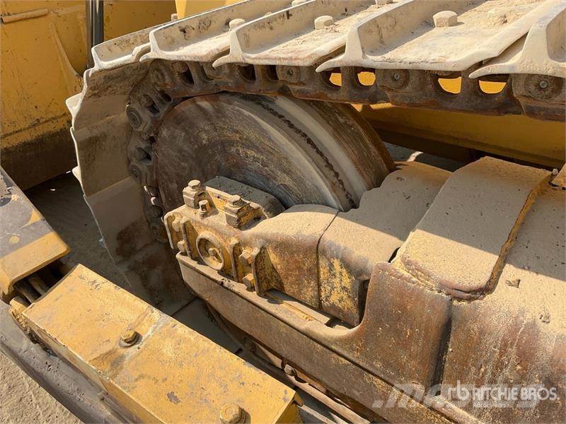 Komatsu D155A-6R Crawler Dozer Buldooserid