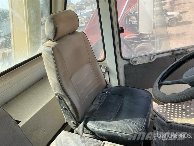 Komatsu HD785-5 Belden kirma kaya kamyonu