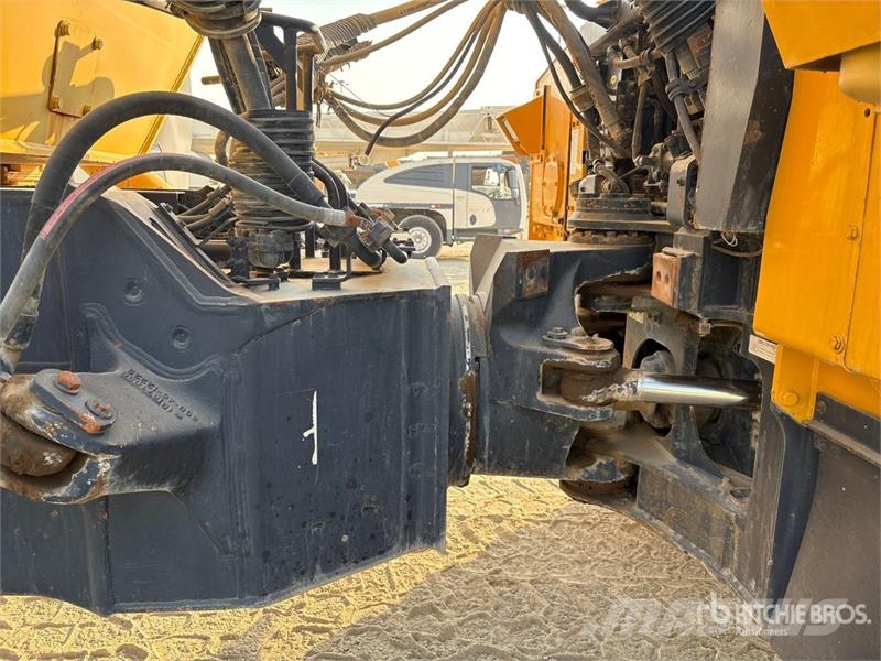 Komatsu HM400 Liigendraamiga pinnaseveokid