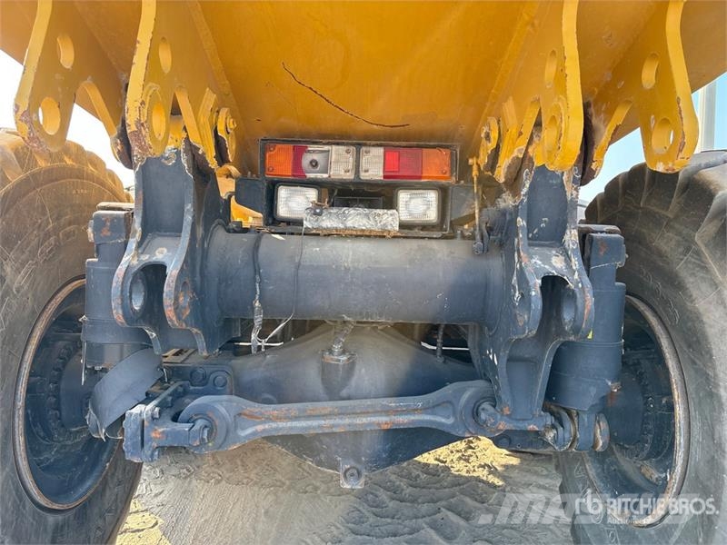 Komatsu HM400 Liigendraamiga pinnaseveokid