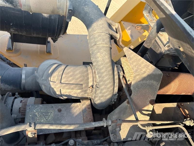 Komatsu HM400 Liigendraamiga pinnaseveokid