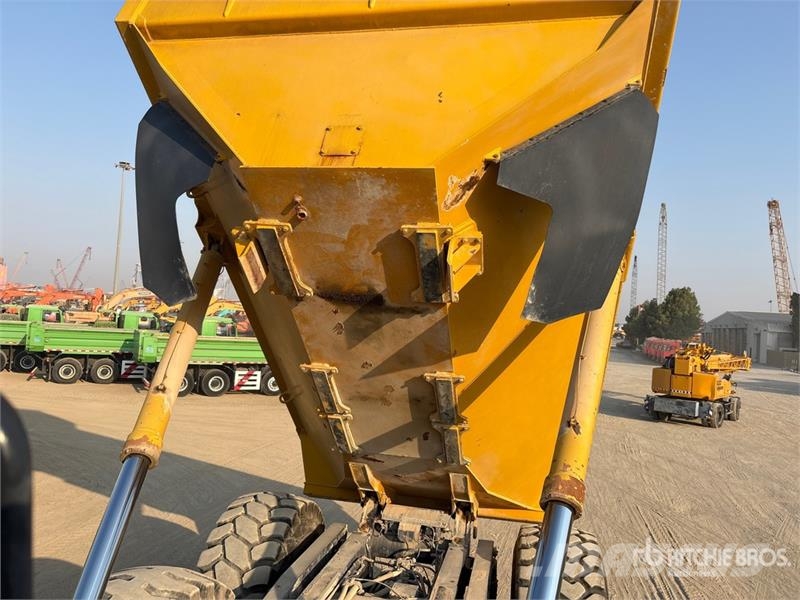 Komatsu HM400 Liigendraamiga pinnaseveokid
