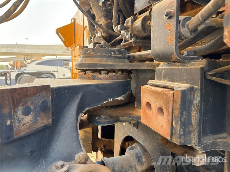 Komatsu HM400-1 ساحبات مفصلية