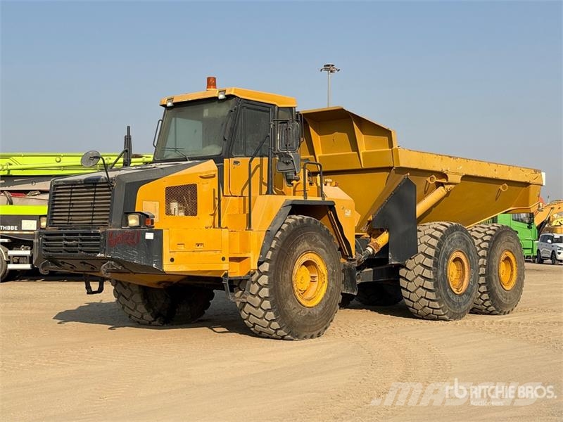 Komatsu HM400-1 ساحبات مفصلية