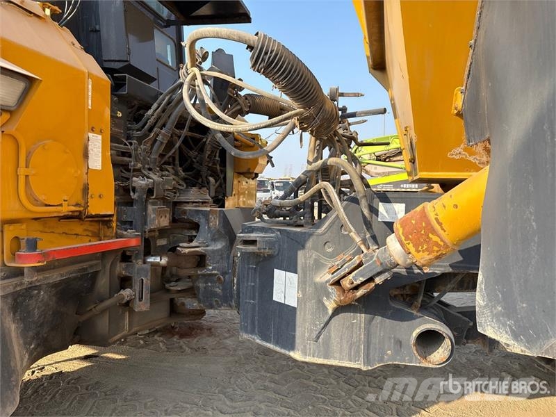 Komatsu HM400-1 ساحبات مفصلية