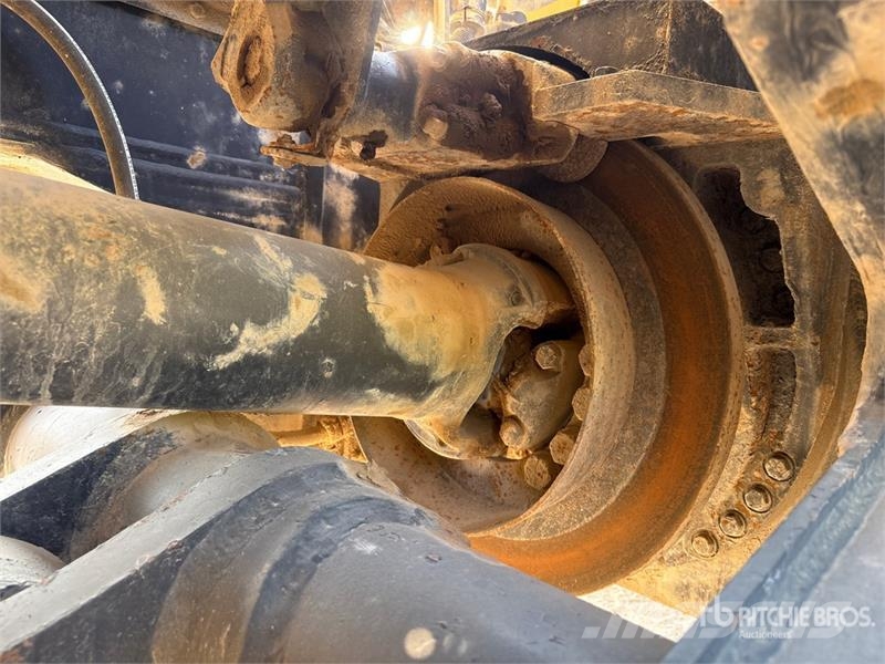 Komatsu HM400-1 ساحبات مفصلية