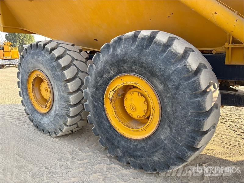 Komatsu HM400-1 ساحبات مفصلية