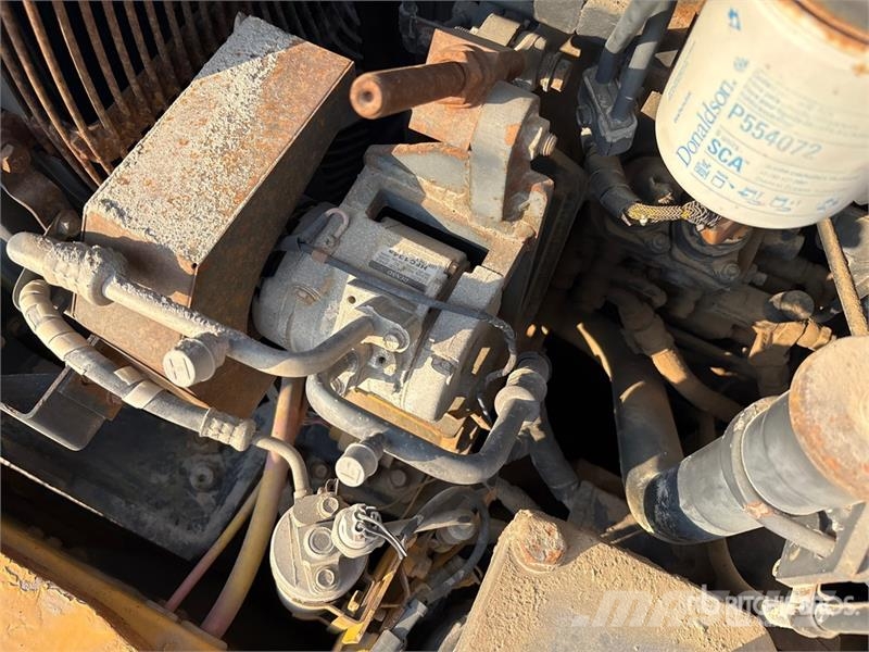 Komatsu HM400-1 ساحبات مفصلية