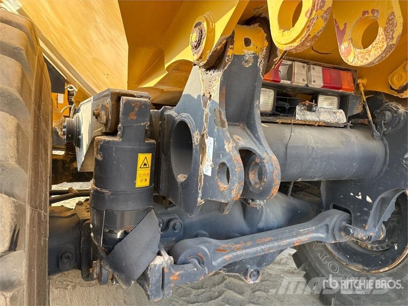 Komatsu HM400-1 ساحبات مفصلية