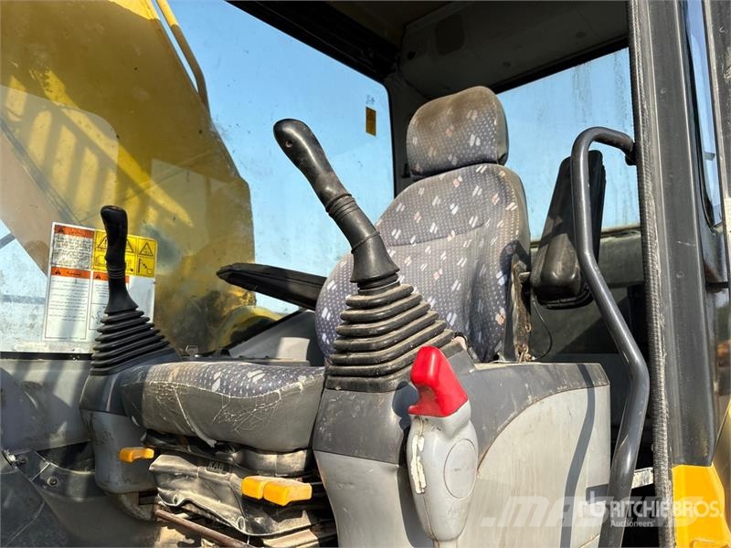 Komatsu PC200-7 Pelle sur chenilles