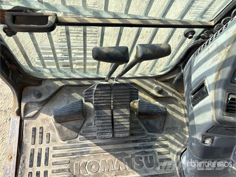Komatsu PC200-7 Pelle sur chenilles