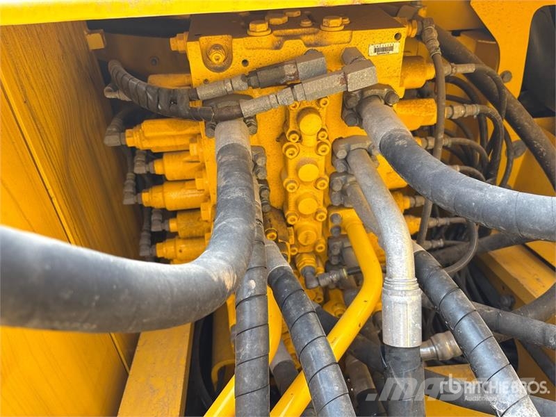 Komatsu PC200-8 履带挖掘机
