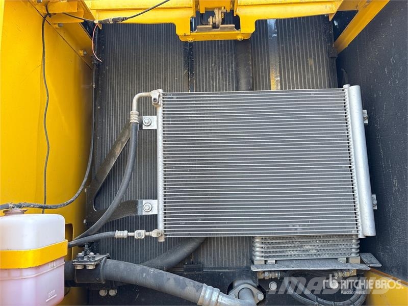 Komatsu PC200-8 履带挖掘机