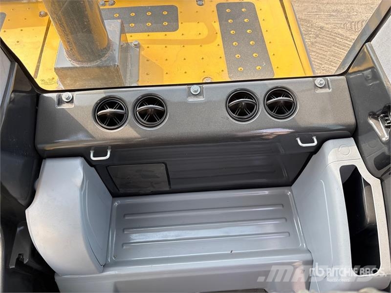 Komatsu PC200-8 履带挖掘机