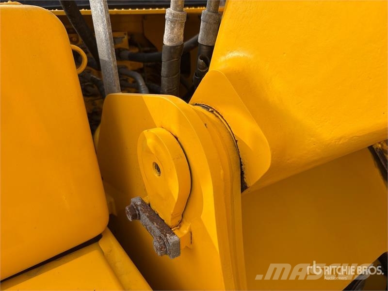 Komatsu PC200-8 履带挖掘机