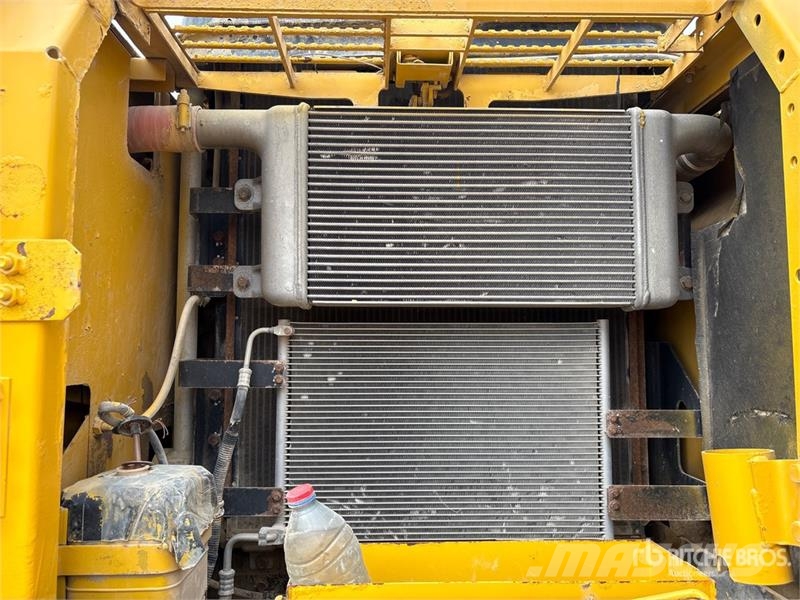 Komatsu PC220-7 履带挖掘机