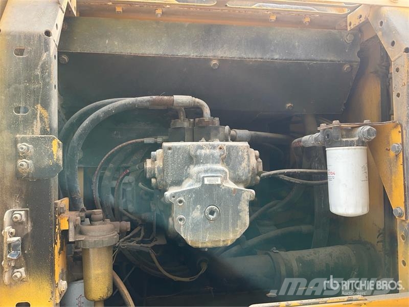 Komatsu PC220-7 履带挖掘机