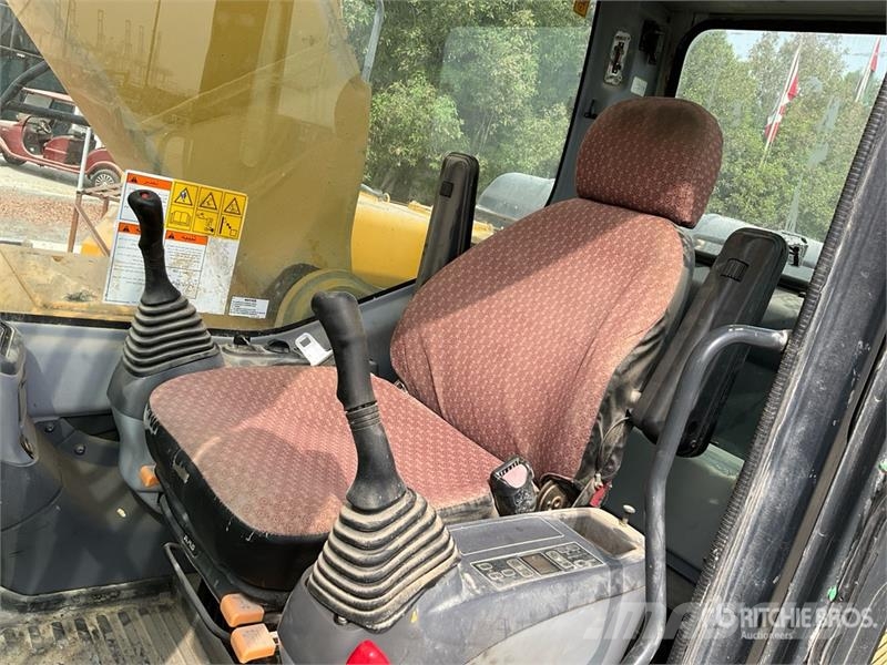 Komatsu PC220-7 履带挖掘机