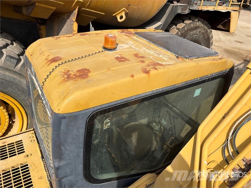 Komatsu PC220-7 履带挖掘机