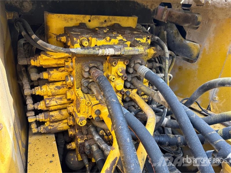 Komatsu PC220-7 履带挖掘机