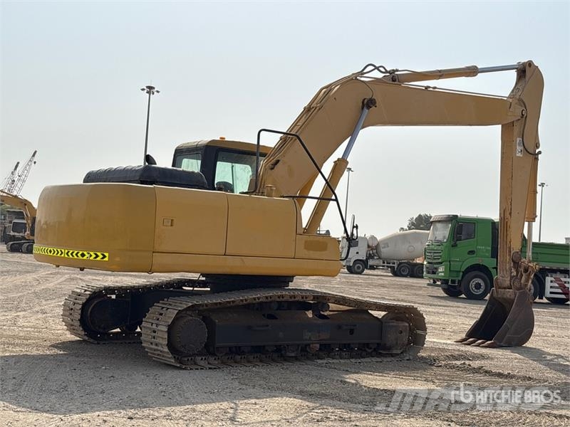 Komatsu PC220-7 履带挖掘机