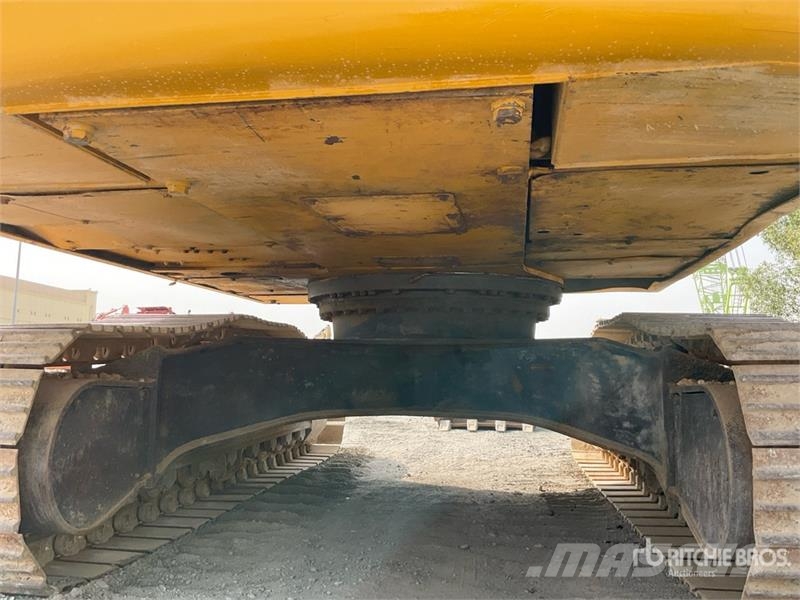 Komatsu PC220-7 履带挖掘机