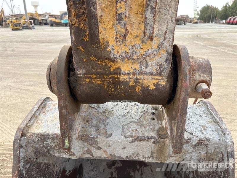 Komatsu PC220-7 履带挖掘机