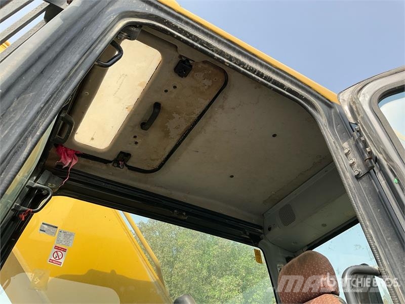 Komatsu PC220-7 履带挖掘机