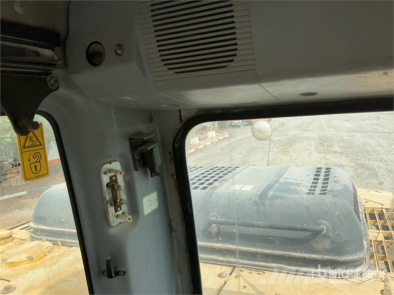 Komatsu PC220-7 履带挖掘机