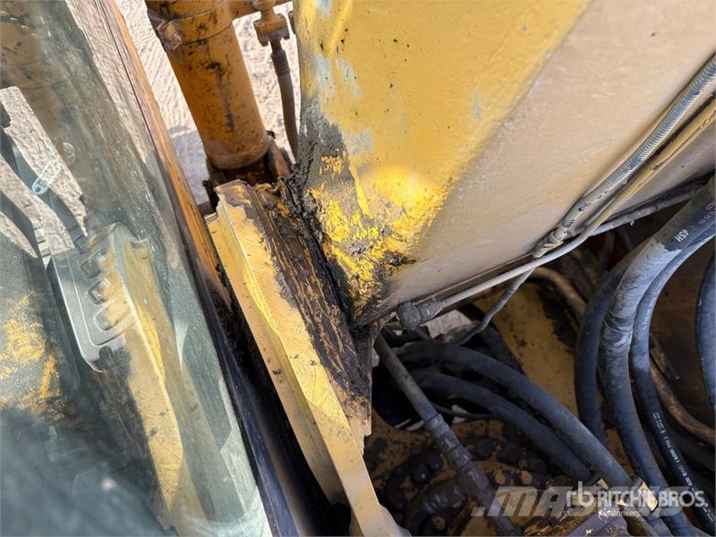 Komatsu PC220-7 حفارات زحافة