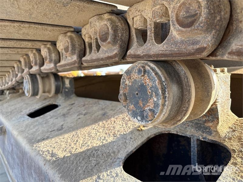 Komatsu PC220-7 حفارات زحافة