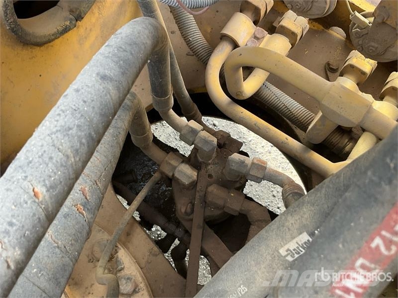 Komatsu PC220-7 履带挖掘机